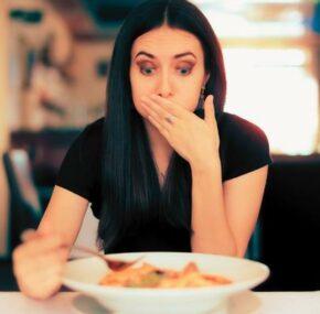 Woman feels like vomiting after being food poisoned
