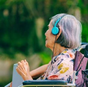 Music in dementia treatment on elderly woman in a nursing home